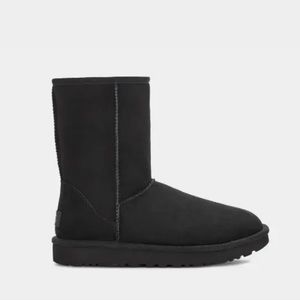 Ugh classic women’s boots in black, size 9